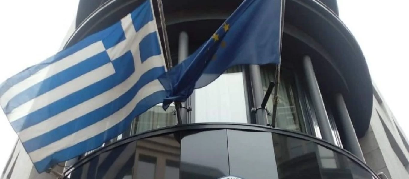 Μεσίστια η ελληνική σημαία στην πρεσβεία της Ελλάδας στο Βέλγιο - Ως ένδειξη πένθους για τη Φώφη Γεννηματά